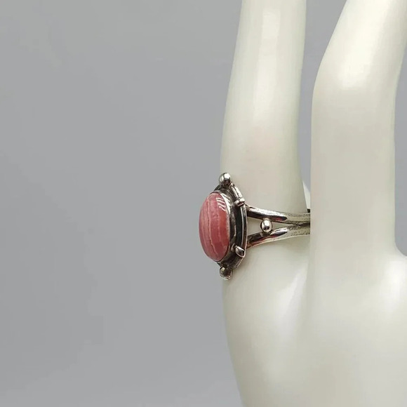 Vintage Sterling Silver Pink Rhodochrosite Ring Ornate Band Size 10 - Picture 2 of 6